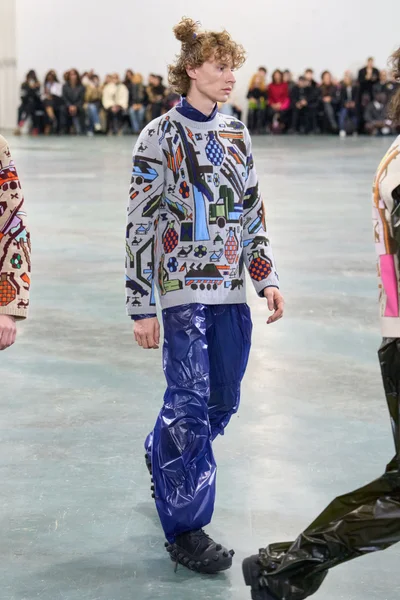 Look 15